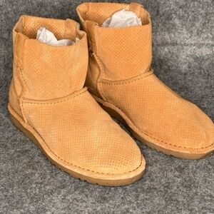Uggs Unlined perforated Booties